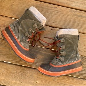 L.L. Bean Children’s Insulated Snow PAC Boots Suede Rubber Green and Orange 3